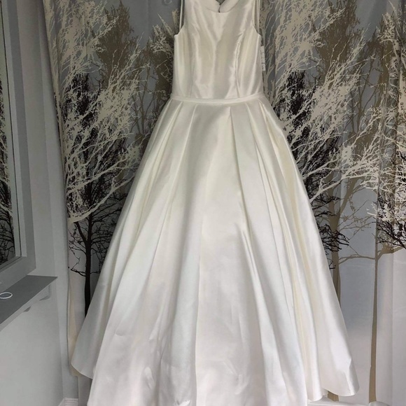 Wedding Dres - Picture 2 of 3